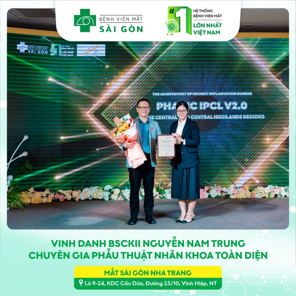 Công ty TNHH EYE SMART trao tặng Danh hiệu “Bác sĩ phẫu thuật đặt PHAKIC IPCL nhiều nhất khu vực miền Trung và Tây Nguyên”