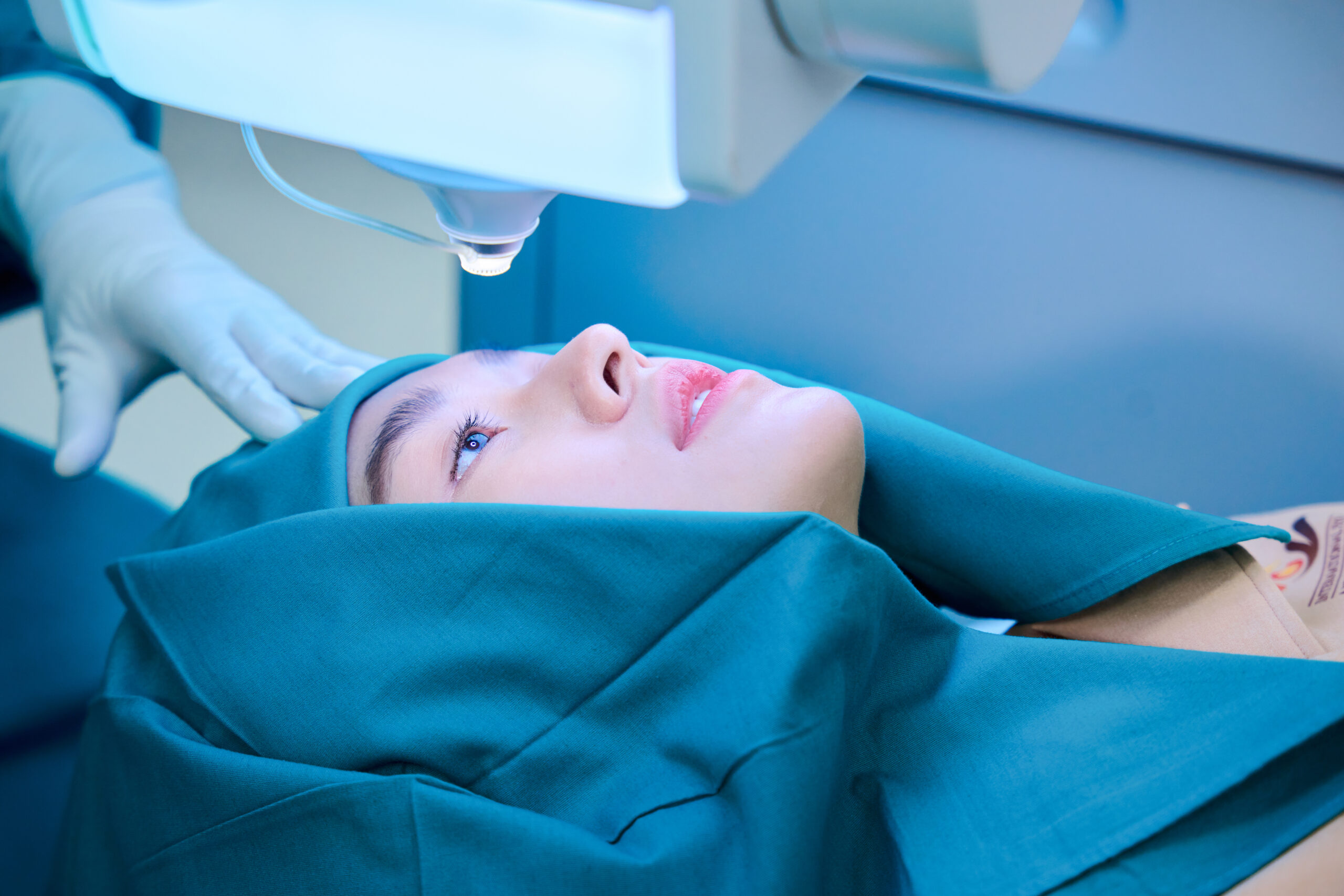 Khách hàng phẫu thuật xóa cận với công nghệ SMILE Pro tại Bệnh viện Mắt Sài Gòn