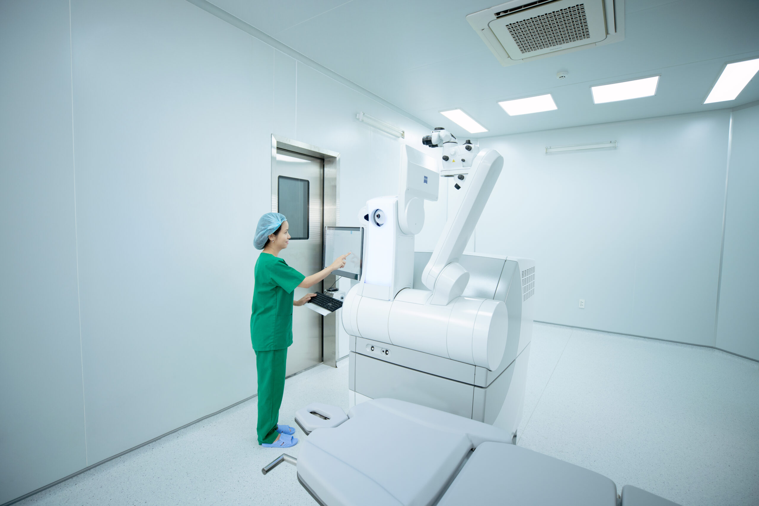 Các phòng phẫu thuật của Mắt Sài Gòn trang bị thiết bị VISUMAX 800