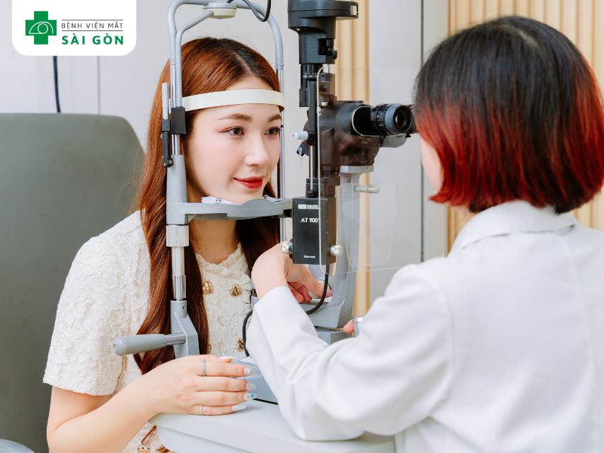 Co giật mí mắt do bệnh lý cần gặp bác sĩ