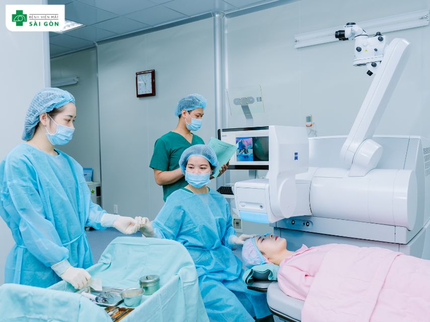 Công nghệ và thiết bị dùng cho mổ cận 9 độ