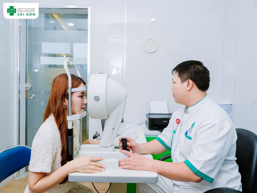 Đánh giá cấu trúc mắt trước mổ cận 9 độ