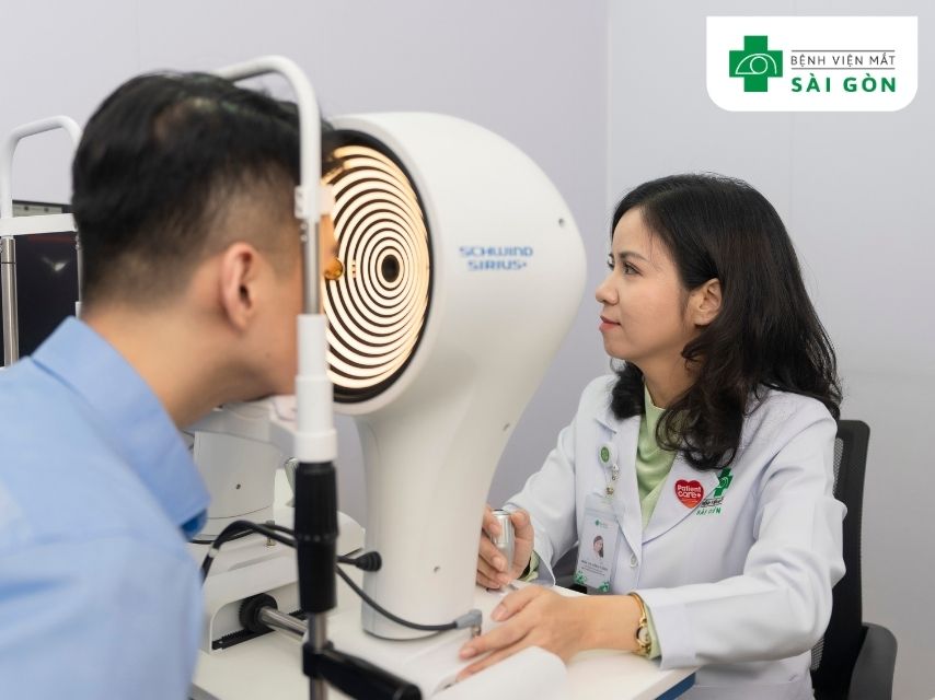 Đo thông số mắt bằng thiết bị hiện đại