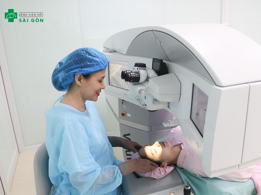 Đối tượng phù hợp mổ cận