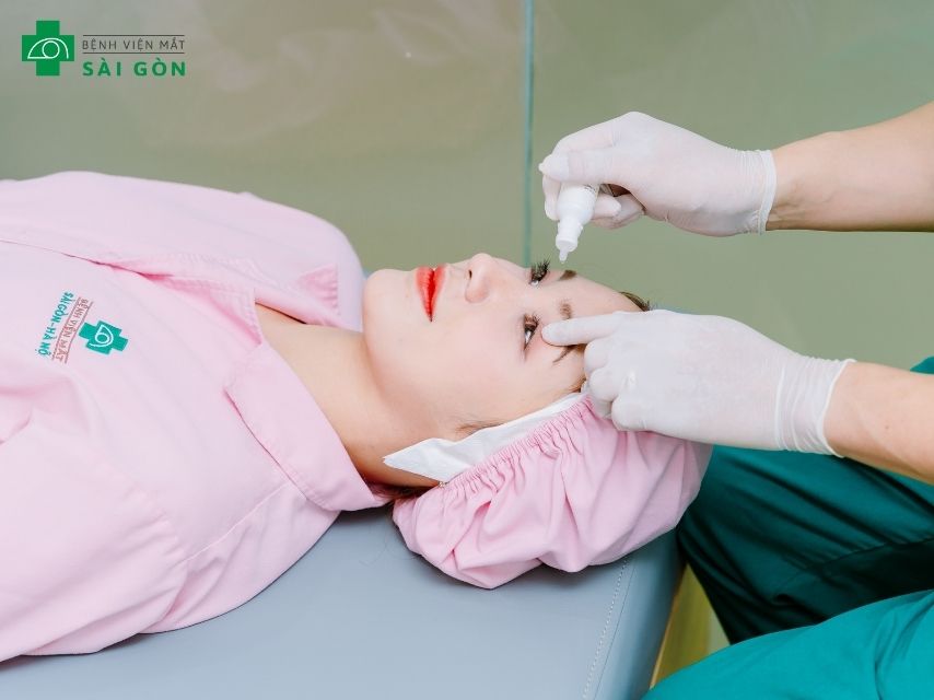 Thuốc tê nhỏ mắt giúp không đau