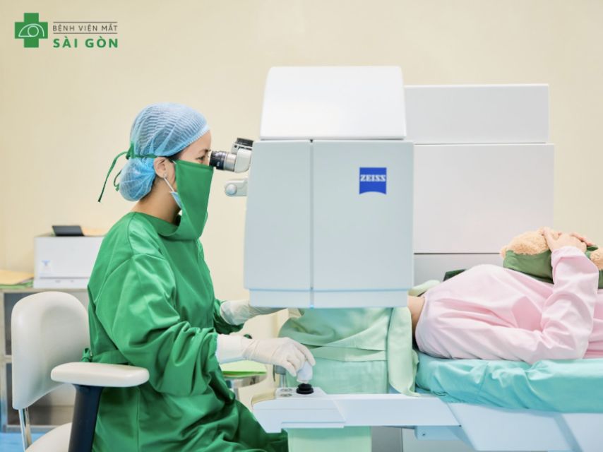 Mổ cận loạn thị với Femto và Femto pro