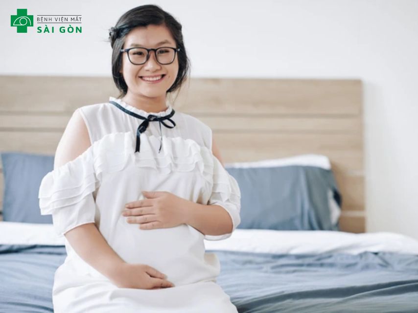 Không mổ cận loạn với mẹ bầu