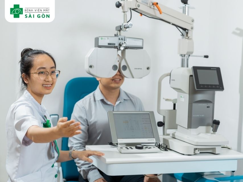 Máy móc hiện đại, thiết bị tiên tiến mổ cận