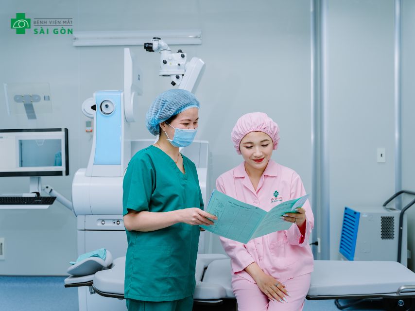 Mổ cận 10 độ bằng phương pháp SMILE Pro