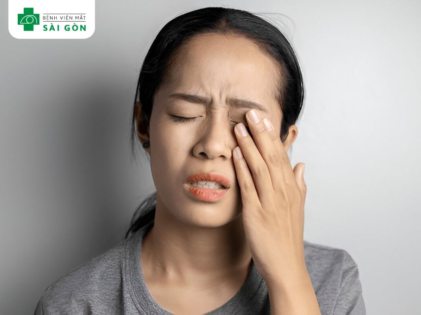 Nhiễm trùng mắt gây tình trạng chảy nước mắt sống