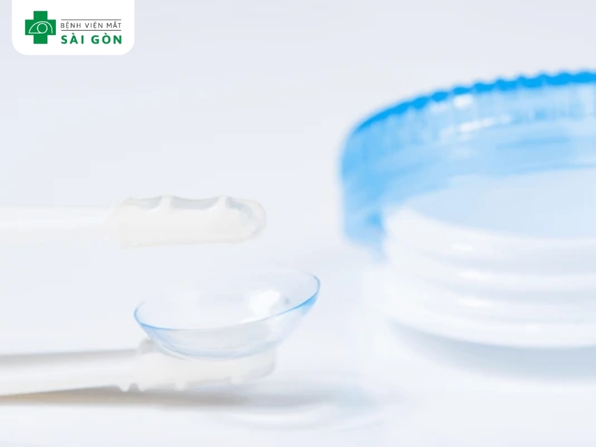 Phân loại kính áp tròng theo tính chất kính