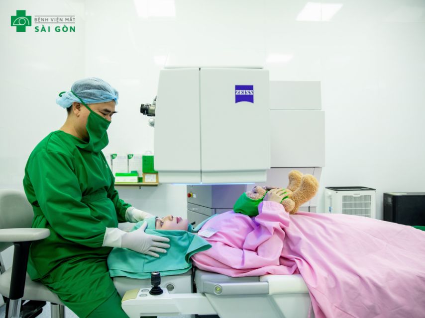 Trị cận đến 10 độ với FEMTOLASIK