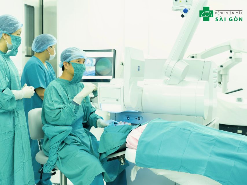 Thăm khám mắt chuyên sâu bằng thiết bị hiện đại tại Bệnh viện Mắt Sài Gòn