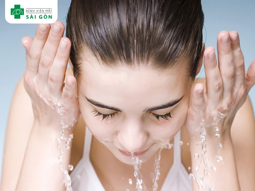 Vệ sinh cá nhân phòng ngừa mắt đổ ghèn