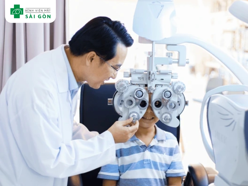 Khám mắt cho trẻ nhỏ vào các giai đoạn quan trọng để ngừa nhược thị