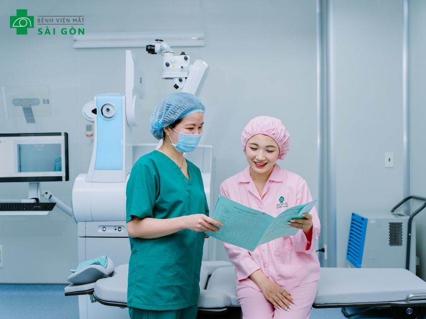 SMILE Pro thực hiện trên VISUMAX 800 tích hợp robot