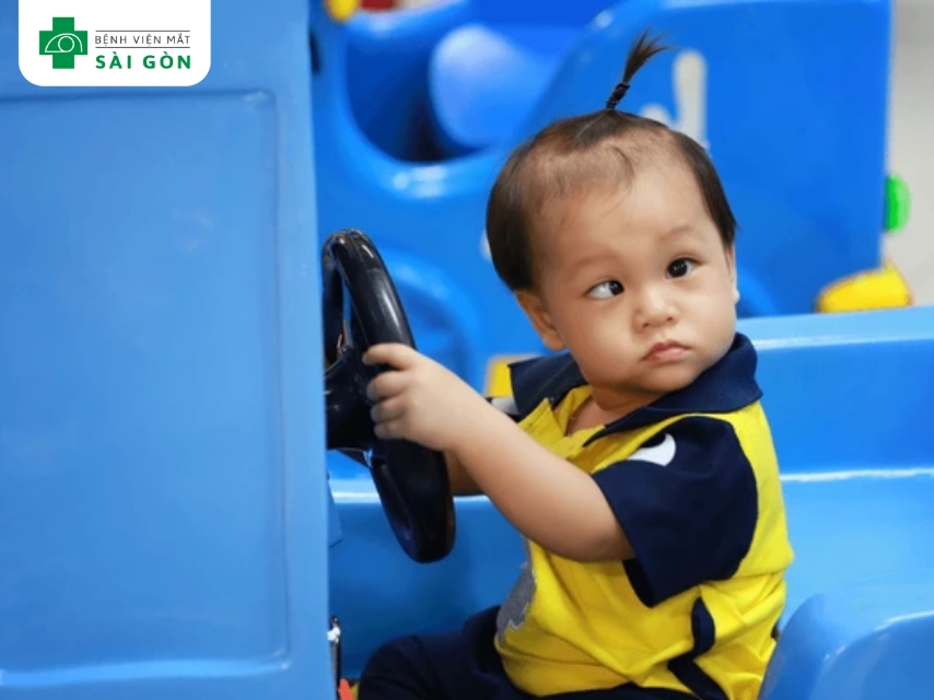 Mắt lác ảnh hưởng thẩm mỹ và tâm lý của bệnh nhân