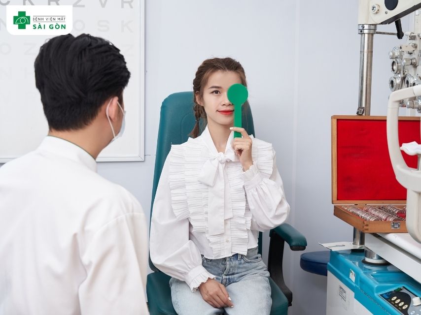 Tái khám định kỳ LASIK