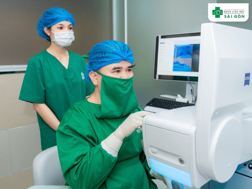 Công nghệ phù hợp cho người cận 8 độ