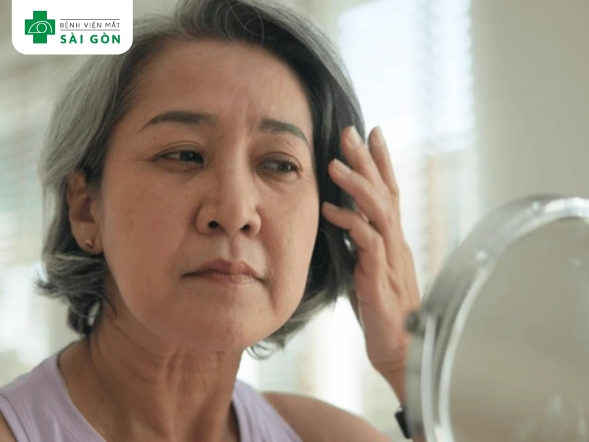 Người cao tuổi thừa cân có khả năng cao bị sụp mí